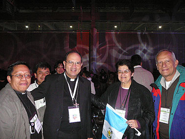 Mons. Rodolfo Valenzuela, esposos Antilln